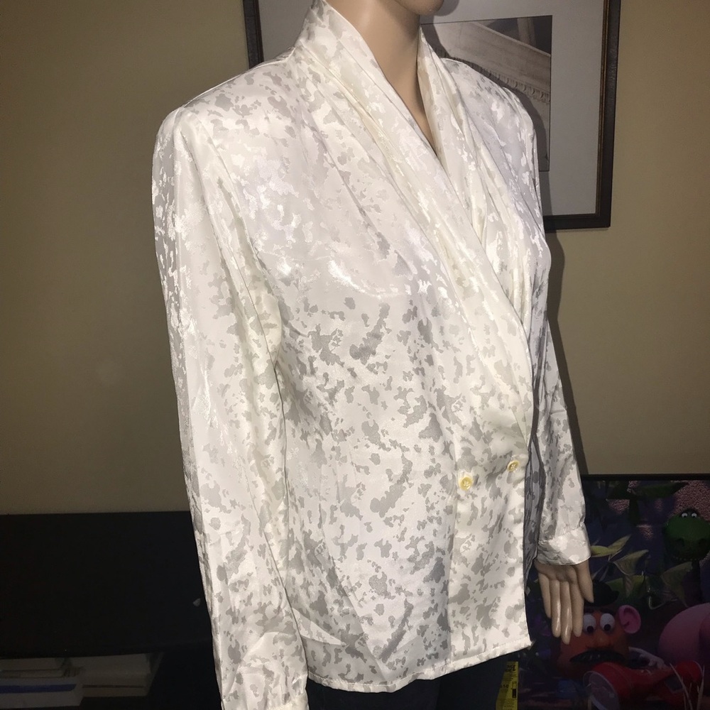 Vintage 80s blouse. - Picture 3 of 5